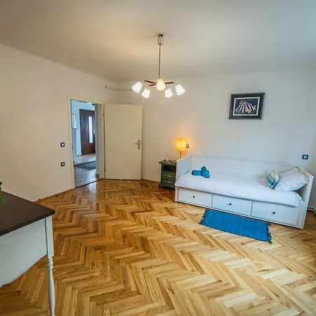 Apartma Reunica Apartament *